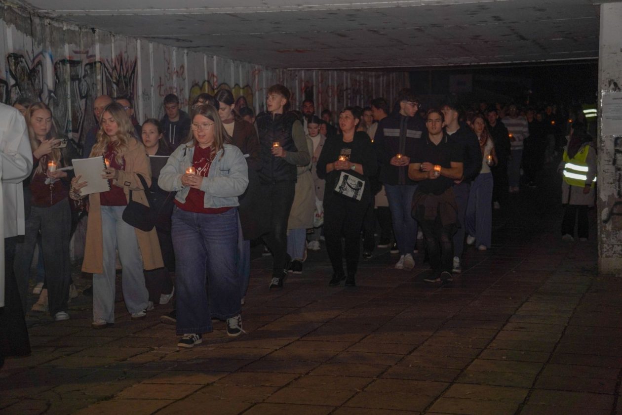 Holwyin Varaždin misa procesija svijeće molitva krunica (30)