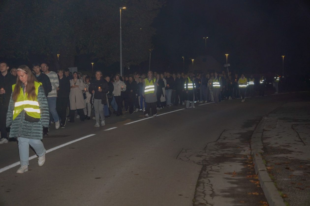 Holwyin Varaždin misa procesija svijeće molitva krunica (35)
