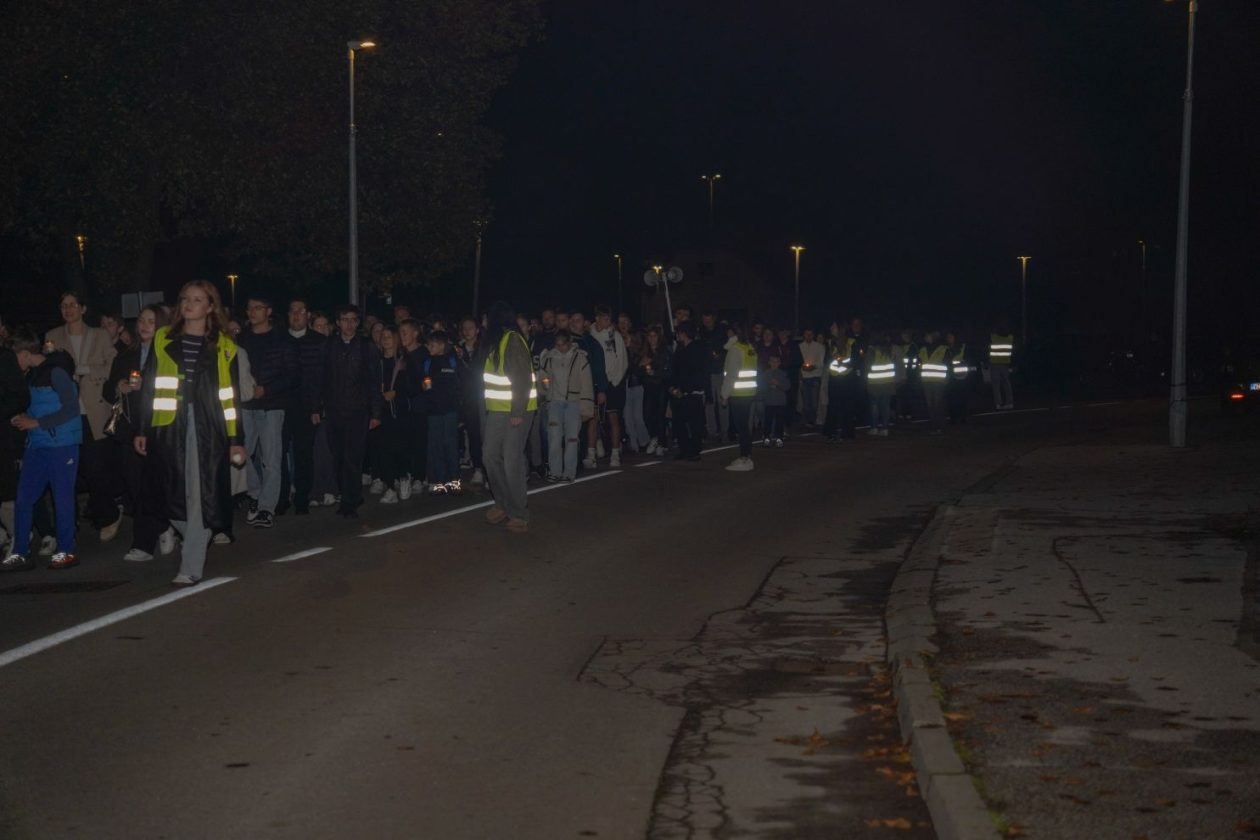 Holwyin Varaždin misa procesija svijeće molitva krunica (36)