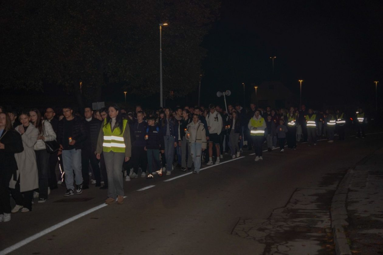 Holwyin Varaždin misa procesija svijeće molitva krunica (37)