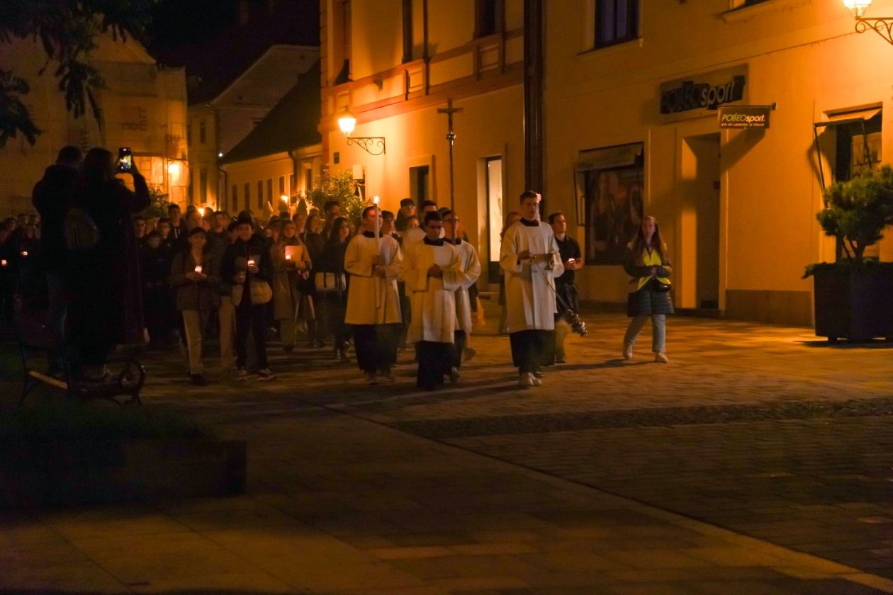 Holwyin Varaždin misa procesija svijeće molitva krunica (41)