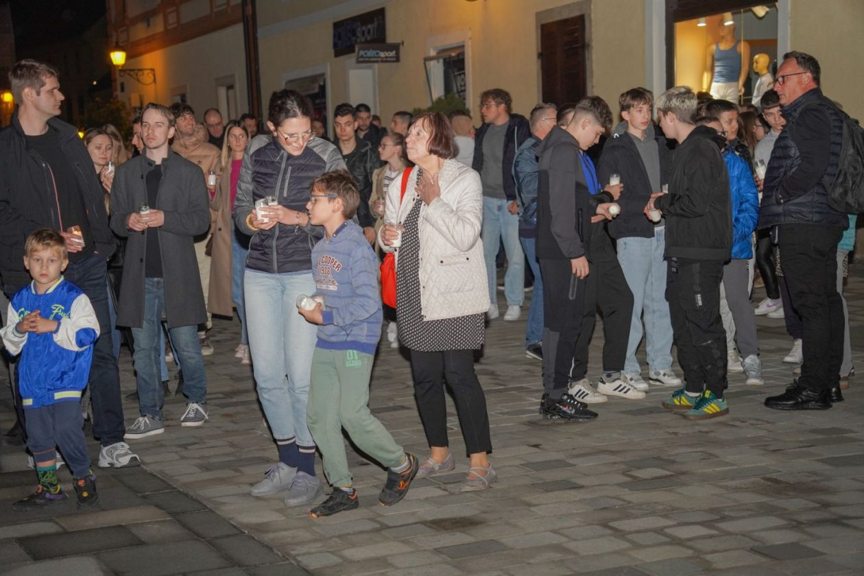 Holwyin Varaždin misa procesija svijeće molitva krunica (42)