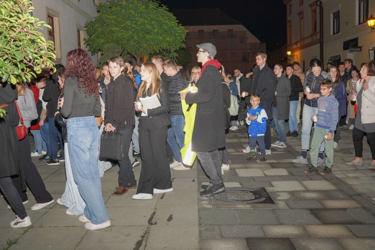 Holwyin Varaždin misa procesija svijeće molitva krunica (43)