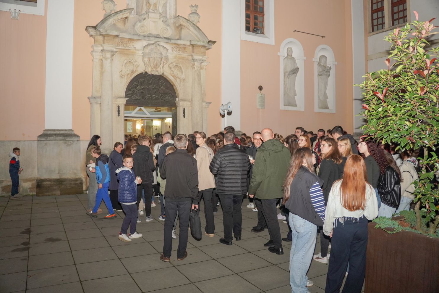 Holwyin Varaždin misa procesija svijeće molitva krunica (45)
