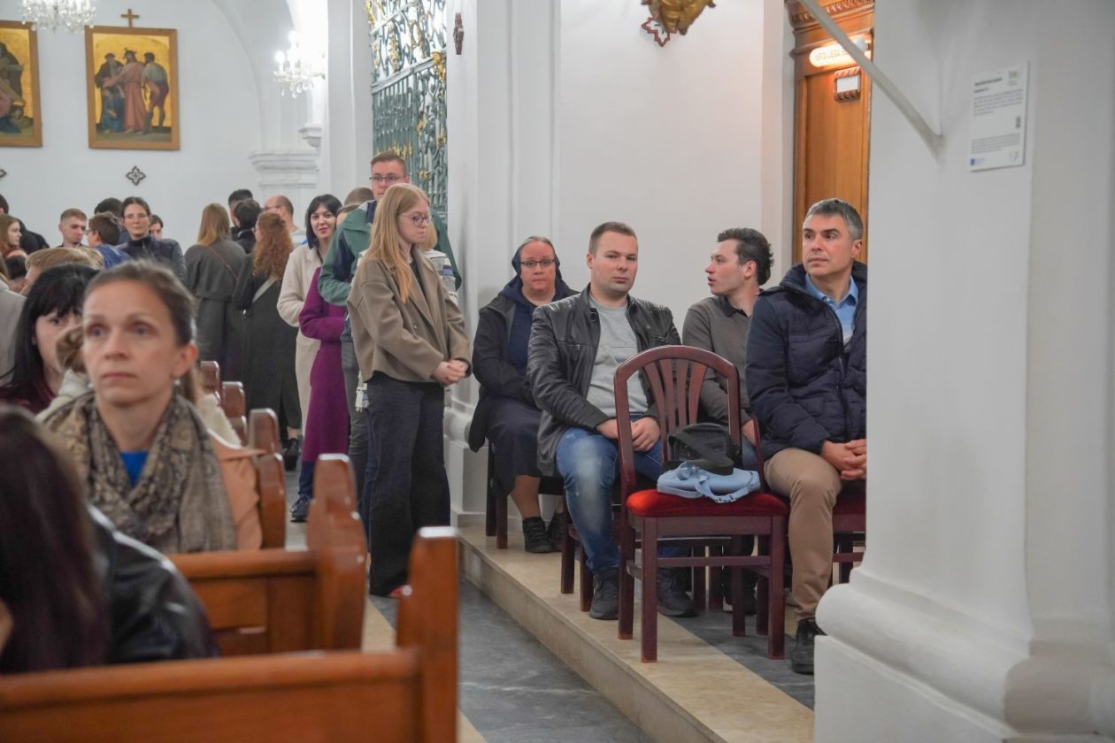 Holwyin Varaždin misa procesija svijeće molitva krunica (49)