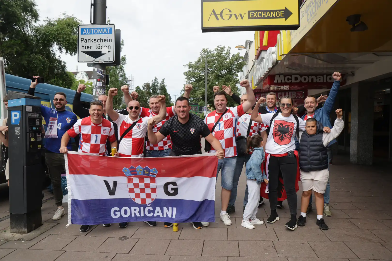 Hrvatski navijači Hamburg 2024 (6) Hrvatski navijači Hamburg 2024 (6)