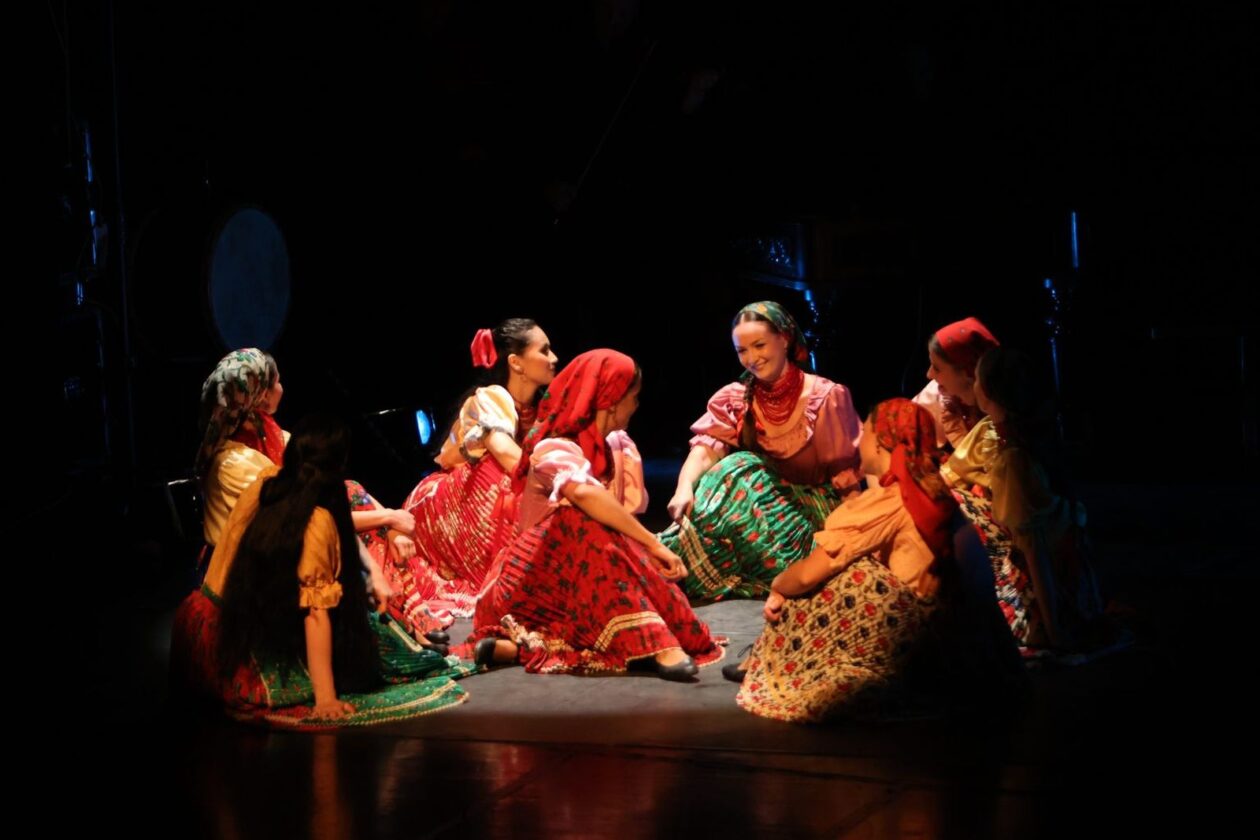 Hungarian National Folk Ensemble 17 Hungarian National Folk Ensemble 17