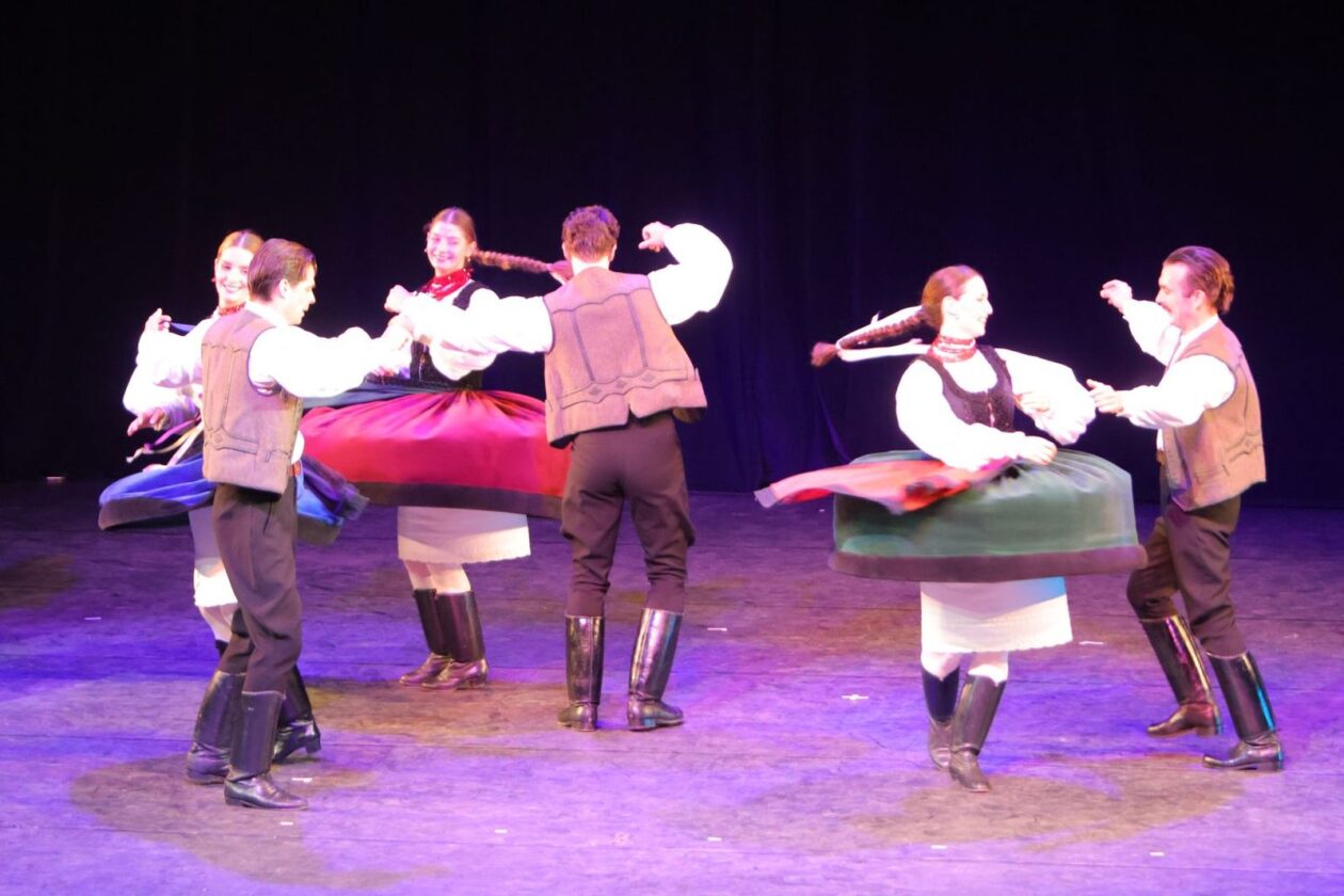 Hungarian National Folk Ensemble 24 Hungarian National Folk Ensemble 24