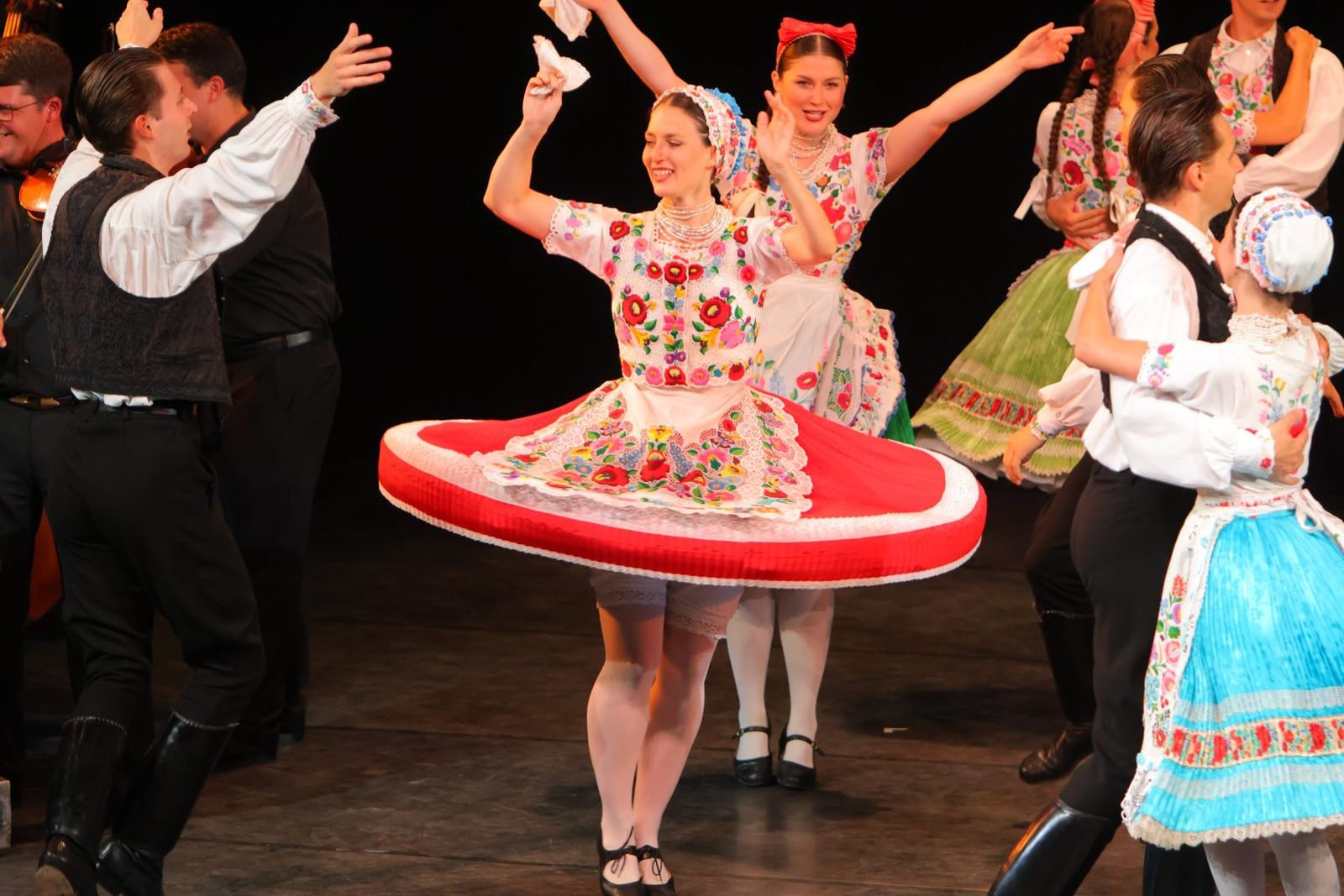 Hungarian National Folk Ensemble 43