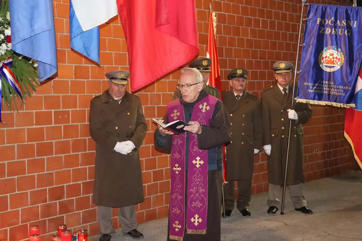 I-u-mom-gradu-Vukovar-svijetli-12