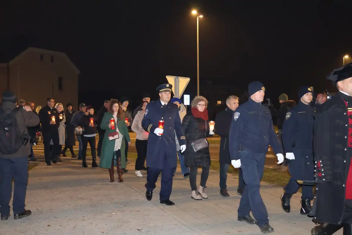 I-u-mom-gradu-Vukovar-svijetli-23