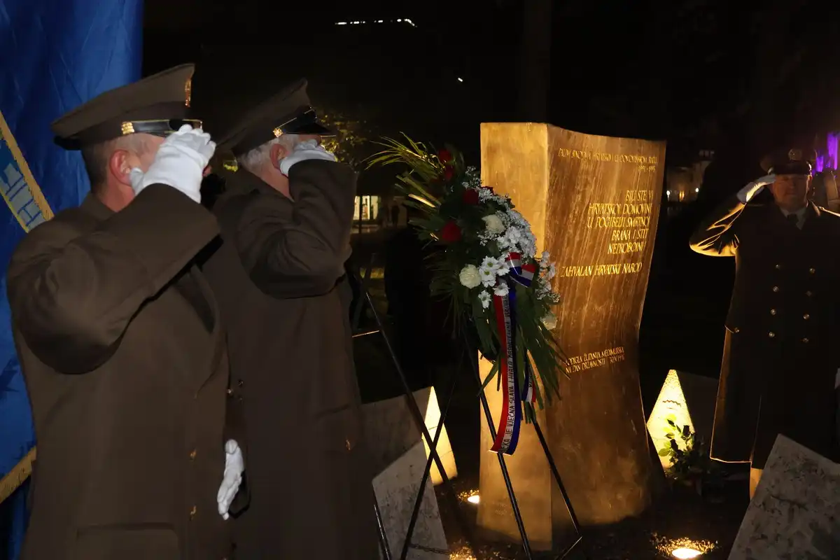 I-u-mom-gradu-Vukovar-svijetli-36