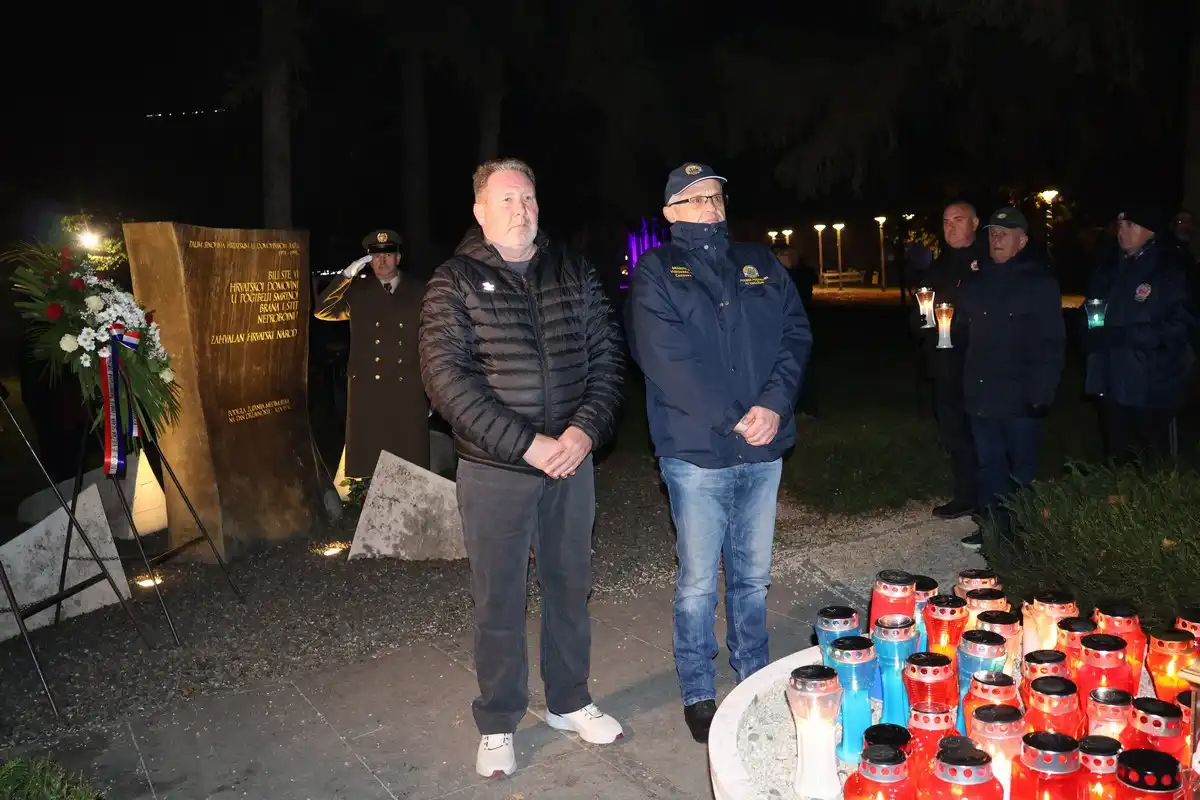 I-u-mom-gradu-Vukovar-svijetli-39