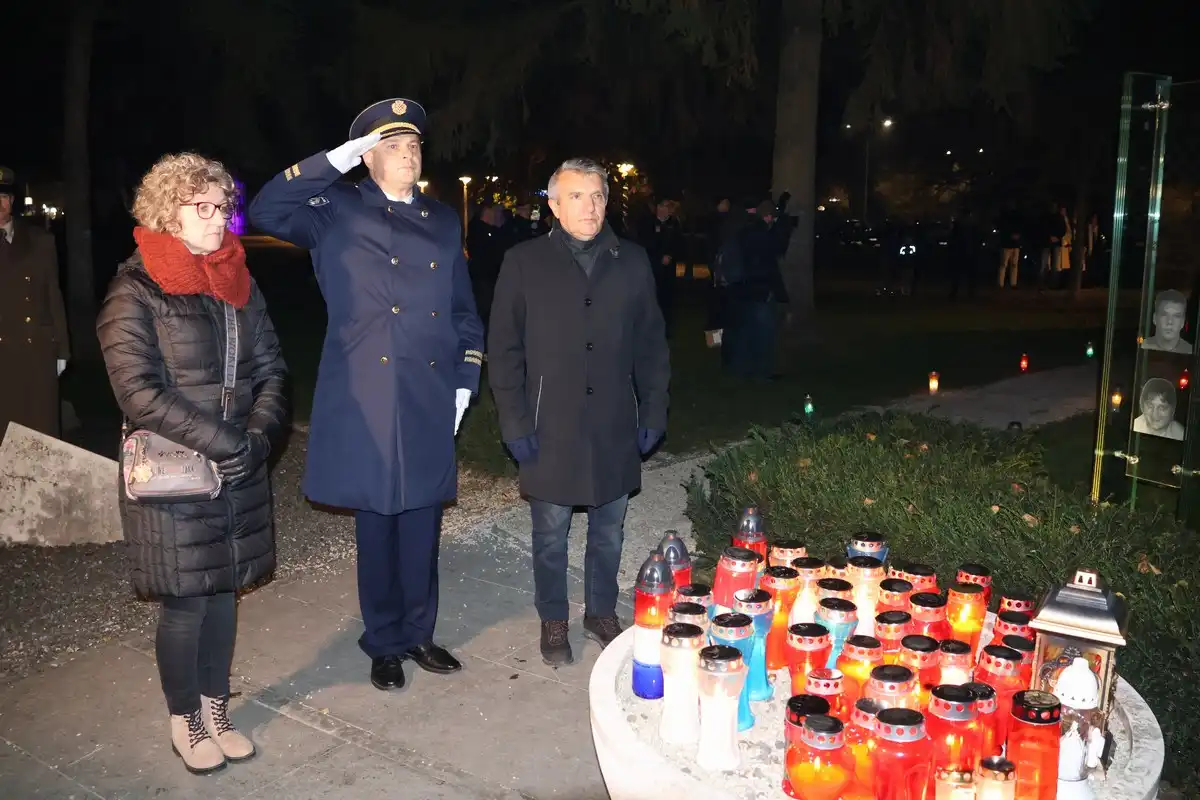 I-u-mom-gradu-Vukovar-svijetli-41