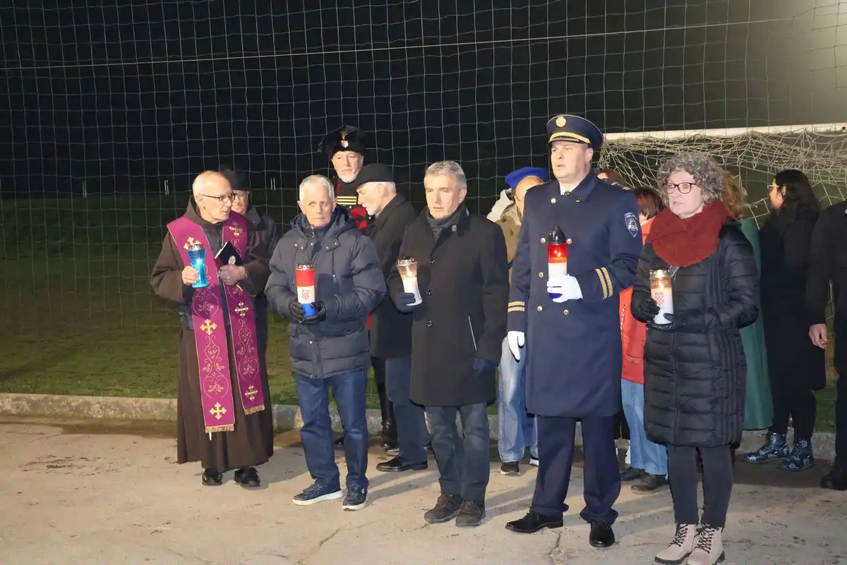 I-u-mom-gradu-Vukovar-svijetli-7