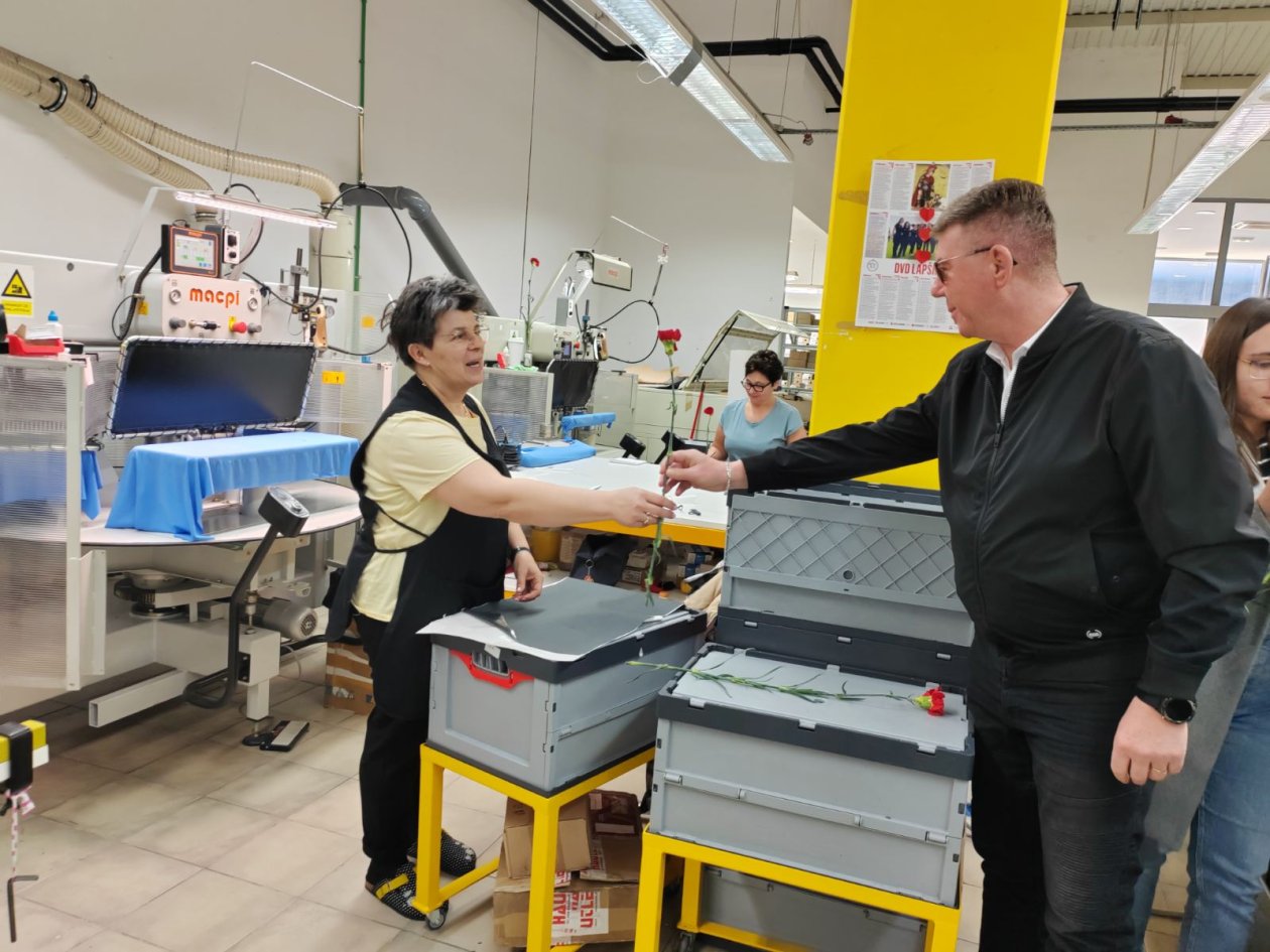 IMG-2e6876b414cb47355ba8c29906be5a95-V