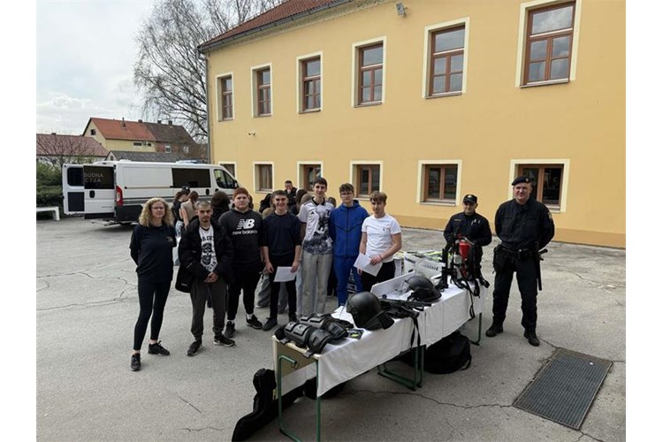 IMG-3b2ddf5aa7d7f156bbbc2223cd6bcf3b-V