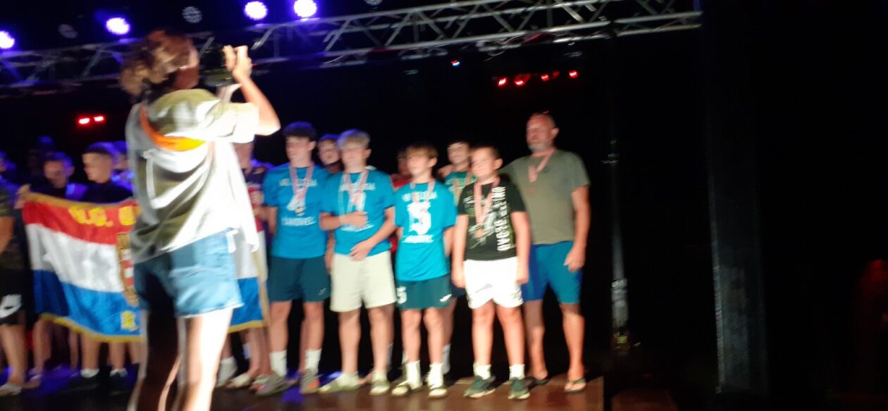 IMG-8f06880bb0d07ea2dc526946e1a34281-V