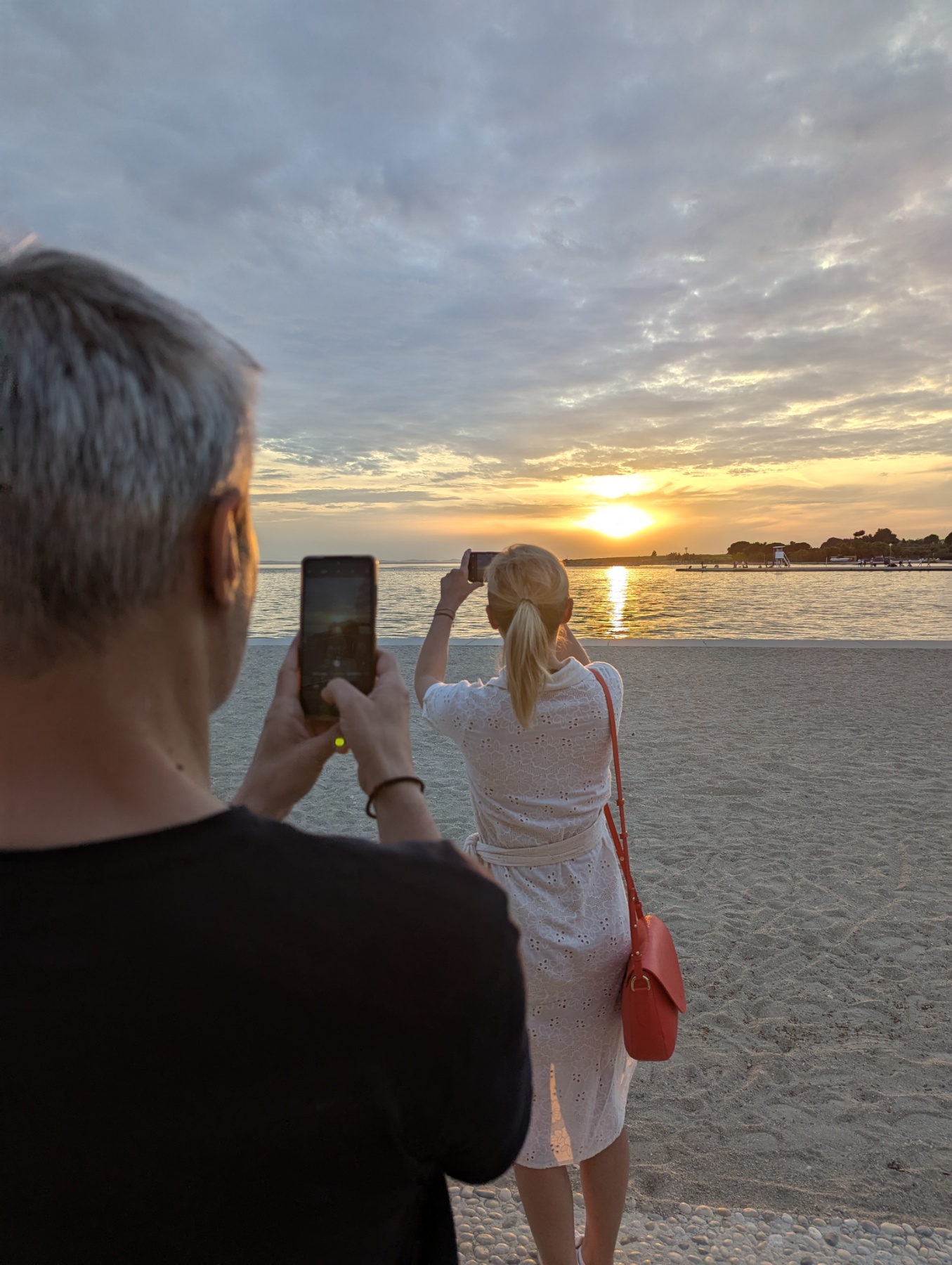 IMG-9a09bbf304ae798767faf9228b95fe13-V