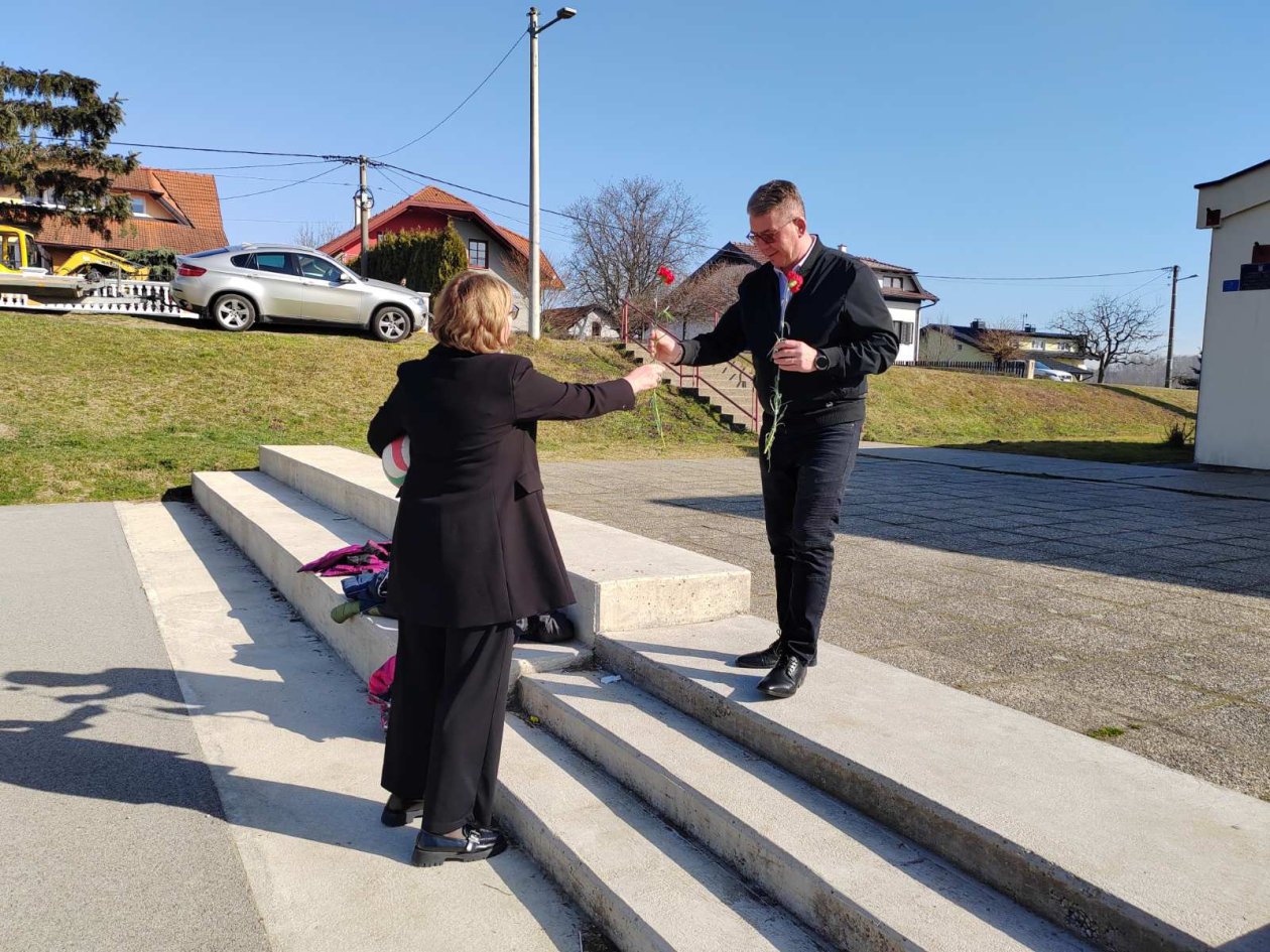 IMG-ba854fd8c84aaae45b1b78cd2a51a8b6-V