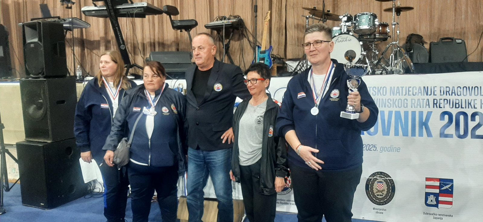 IMG-c27aa5eac2b557a17ce14a27d99079fd-V