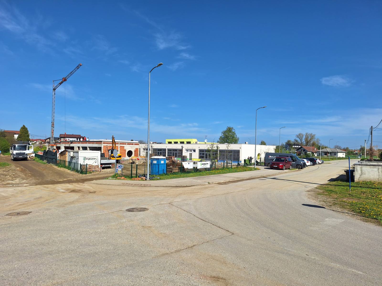 IMG-e4a68af19896b20e7877522d1bfa06d7-V