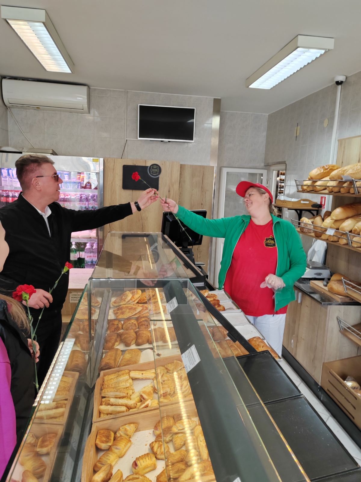 IMG-f07daeb81531731e117bb1adf92e14d9-V IMG-f07daeb81531731e117bb1adf92e14d9-V