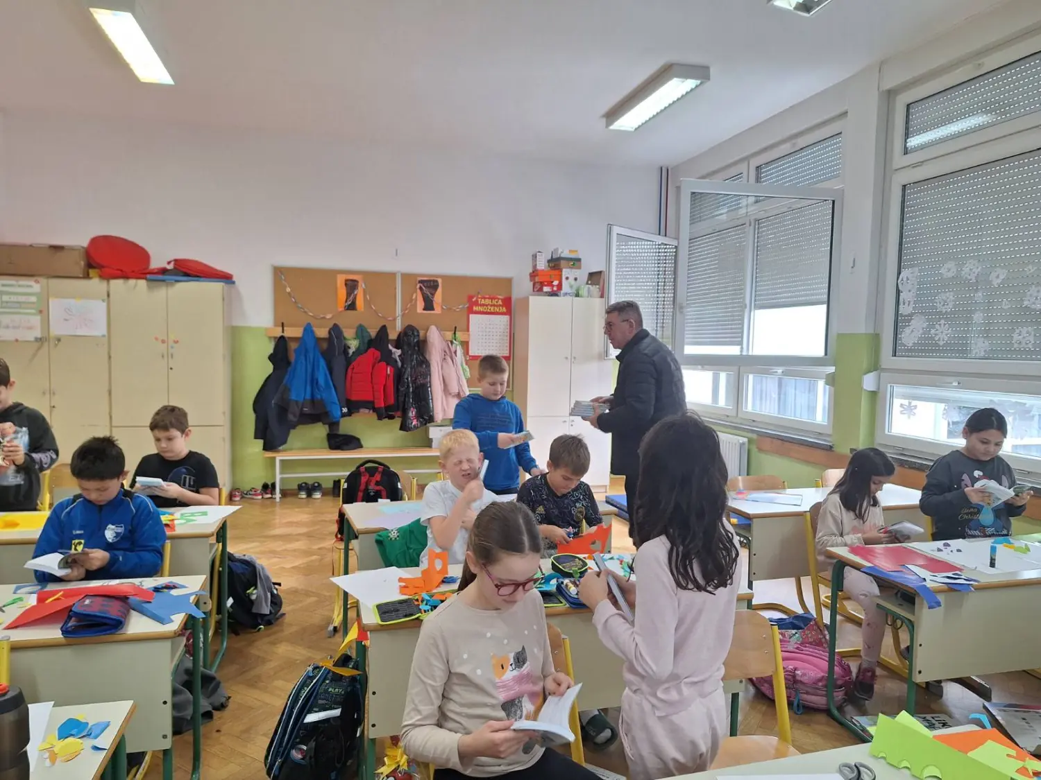 IMG-f4da2ca85e92403b3688838fdb3917f1-V