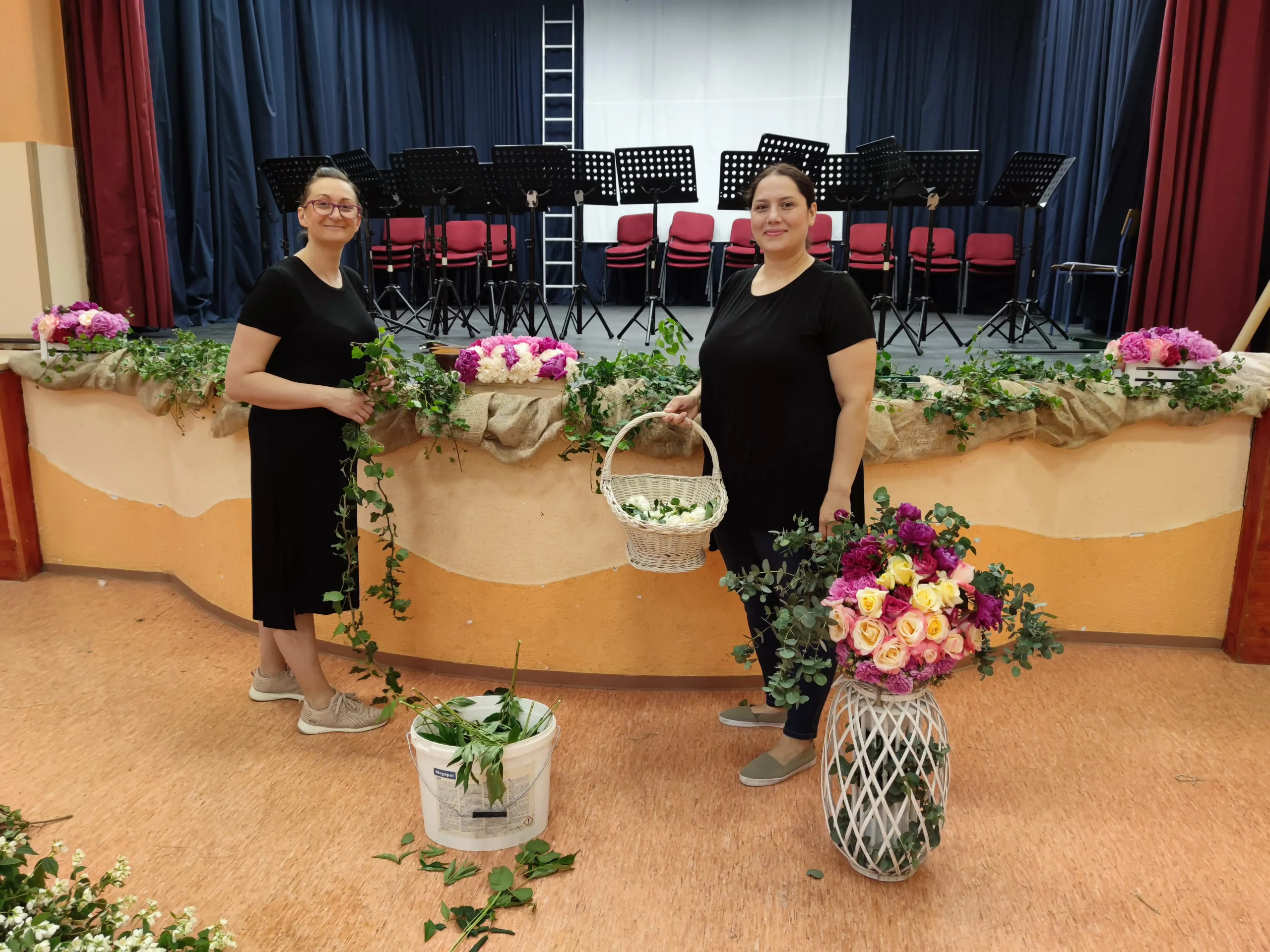 pozornica kud belica Martina Žišković Strahija i Katja Srnec pozornica kud belica Martina Žišković Strahija i Katja Srnec