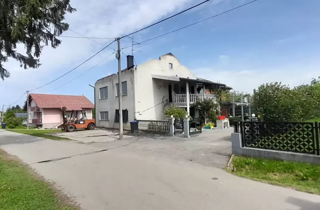Zasadbreg, izgorjela kuća