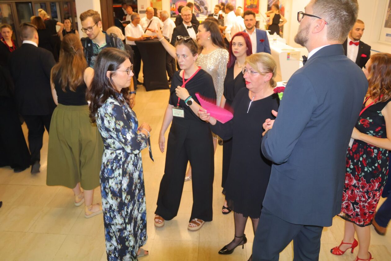 u-divnom-casu-tom-kuntaric-vecer u-divnom-casu-tom-kuntaric-vecer