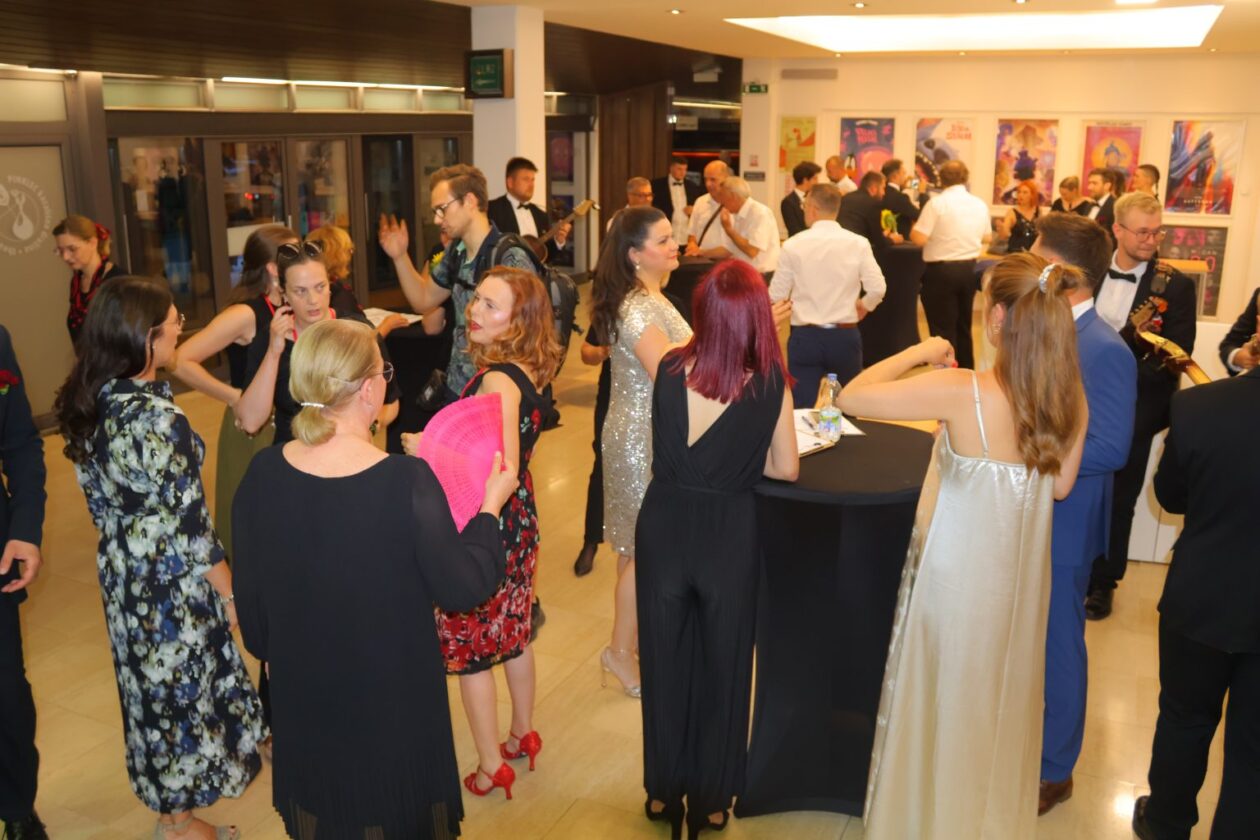 u-divnom-casu-tom-kuntaric-vecer u-divnom-casu-tom-kuntaric-vecer