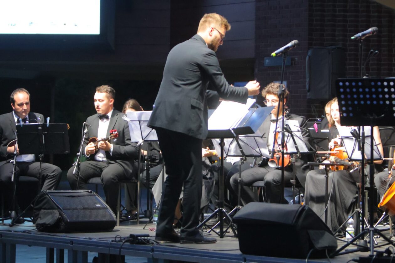 u-divnom-casu-tom-kuntaric-vecer u-divnom-casu-tom-kuntaric-vecer