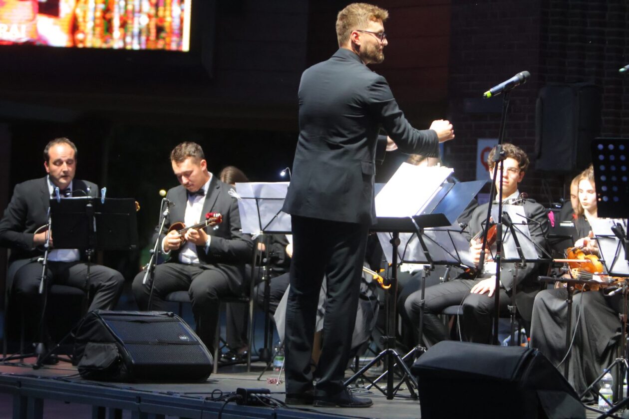 u-divnom-casu-tom-kuntaric-vecer u-divnom-casu-tom-kuntaric-vecer