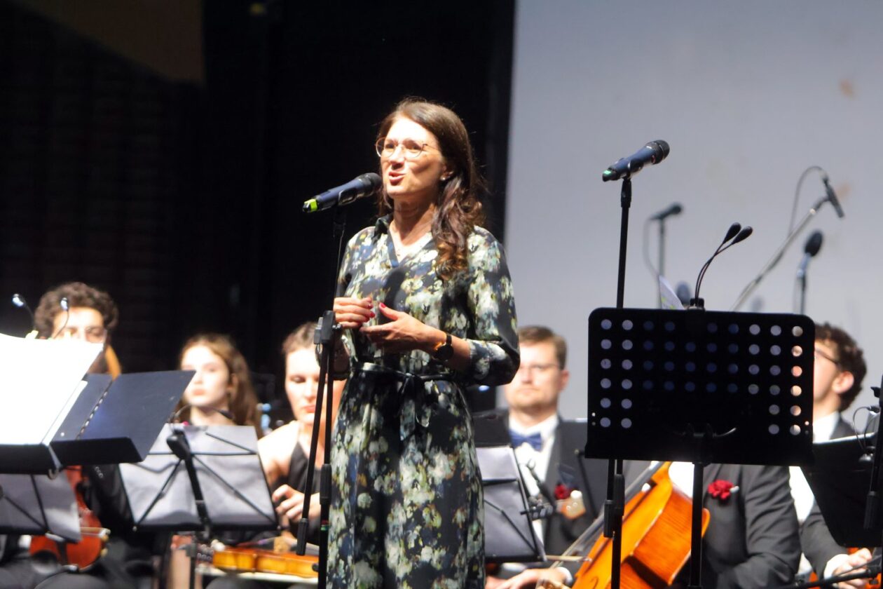 u-divnom-casu-tom-kuntaric-vecer u-divnom-casu-tom-kuntaric-vecer