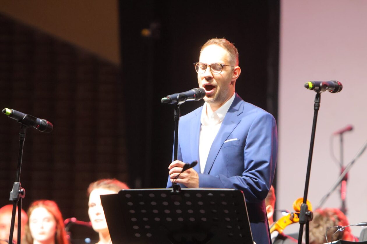 u-divnom-casu-tom-kuntaric-vecer u-divnom-casu-tom-kuntaric-vecer