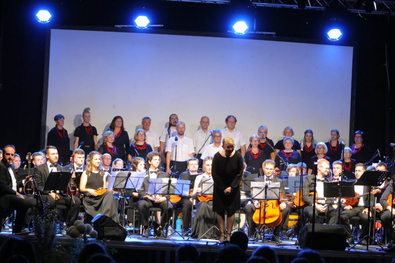 u-divnom-casu-tom-kuntaric-vecer u-divnom-casu-tom-kuntaric-vecer