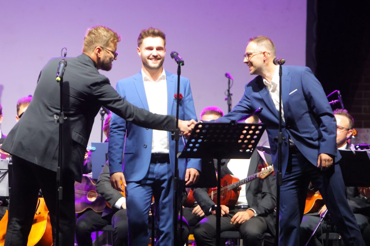 u-divnom-casu-tom-kuntaric-vecer u-divnom-casu-tom-kuntaric-vecer