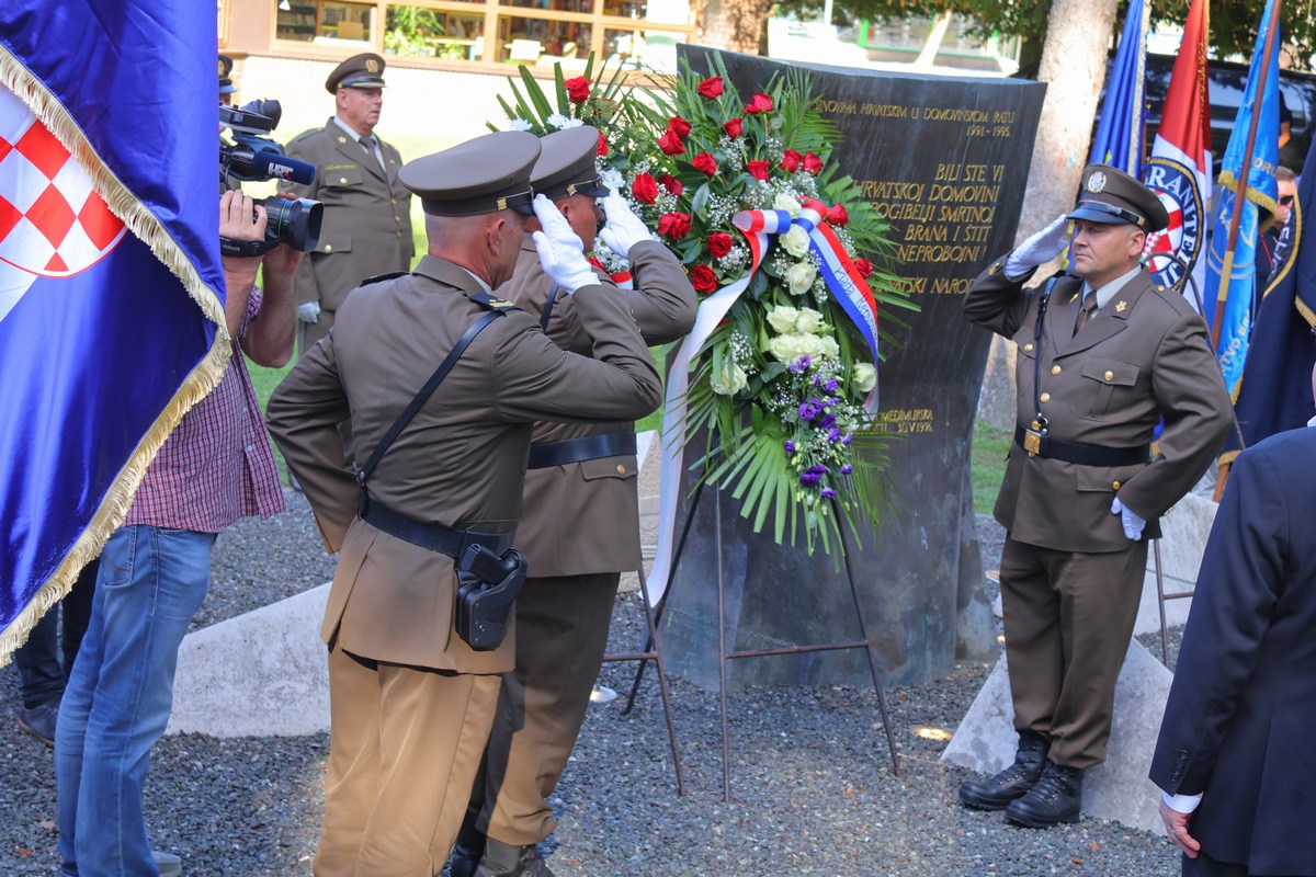 Dan branitelja polaganje vijenaca