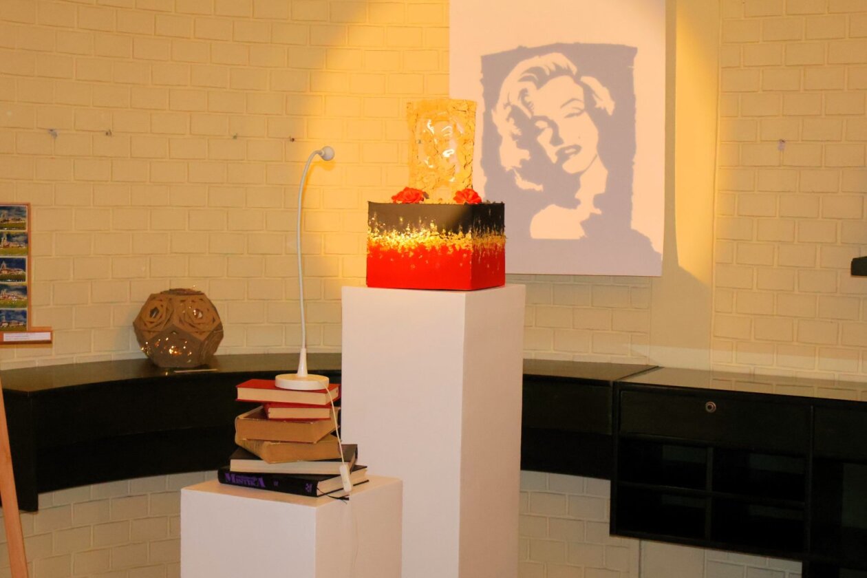 umjetnost među knjigama