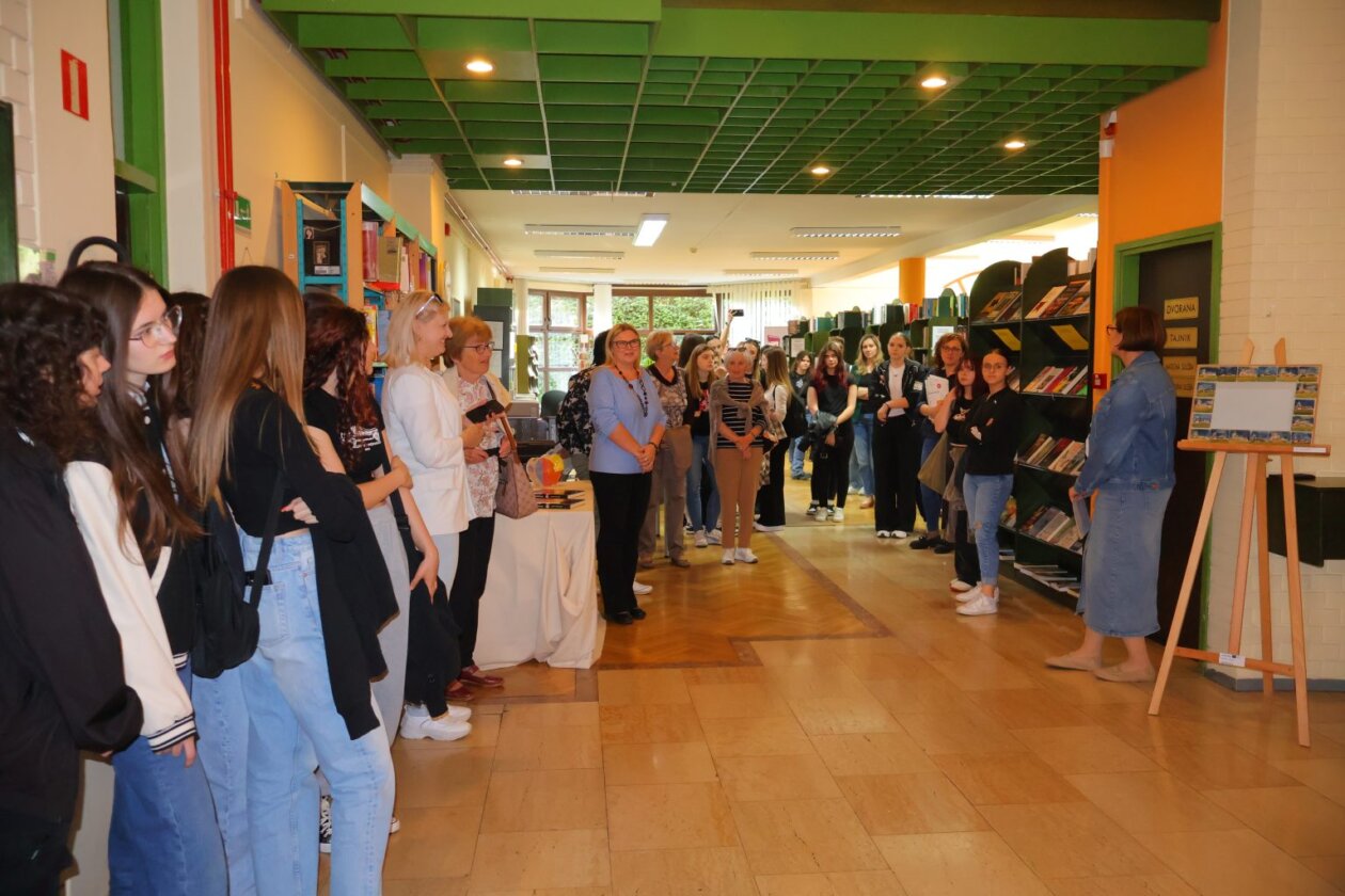 umjetnost među knjigama