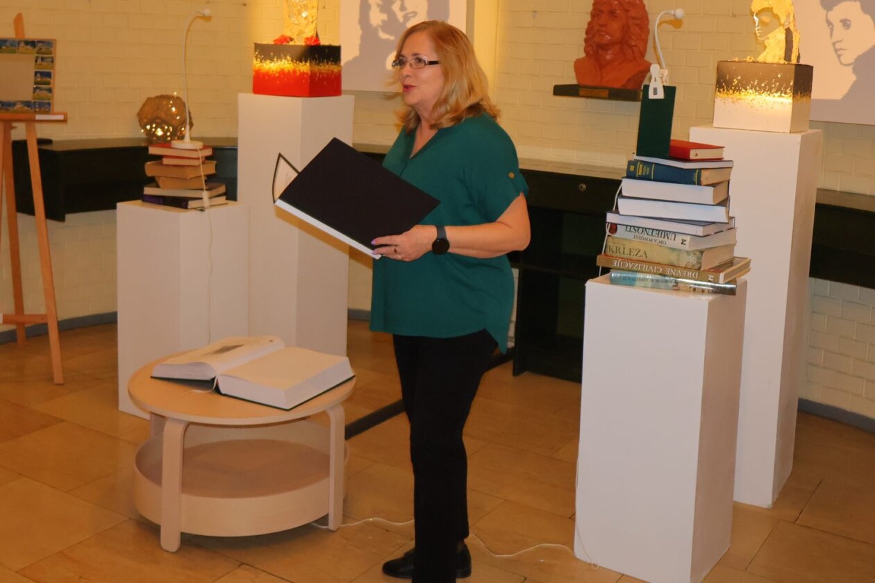 umjetnost među knjigama