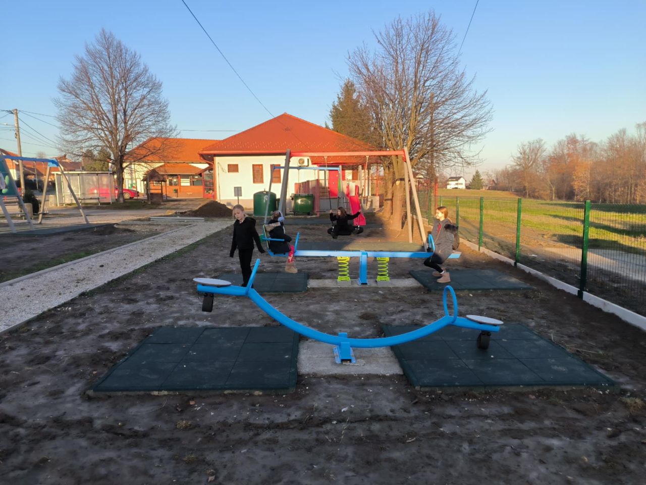 INVESTICIJE Mali Mihaljevec dobio sigurniju stanicu i moderno igralište (5)