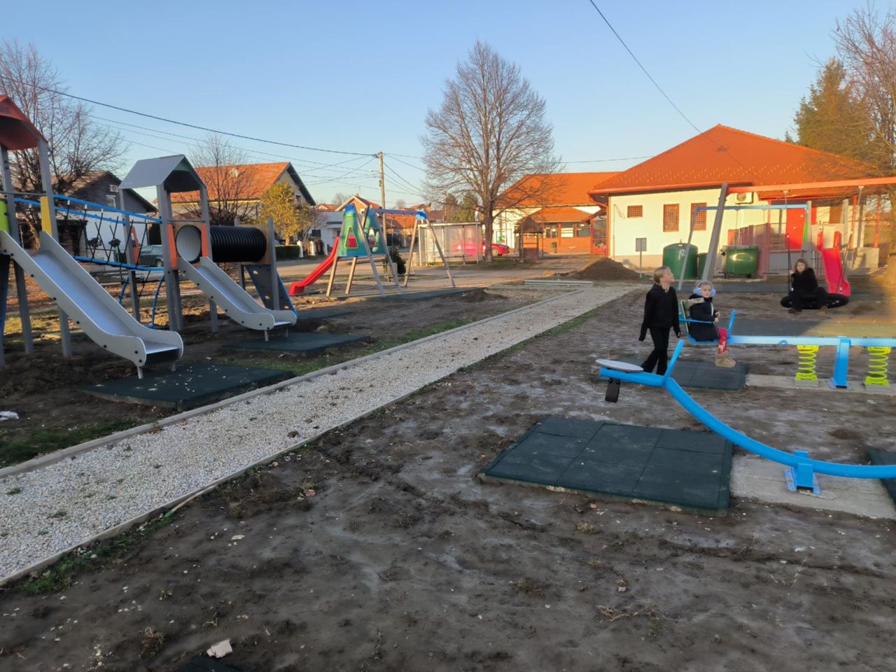 INVESTICIJE Mali Mihaljevec dobio sigurniju stanicu i moderno igralište (8)