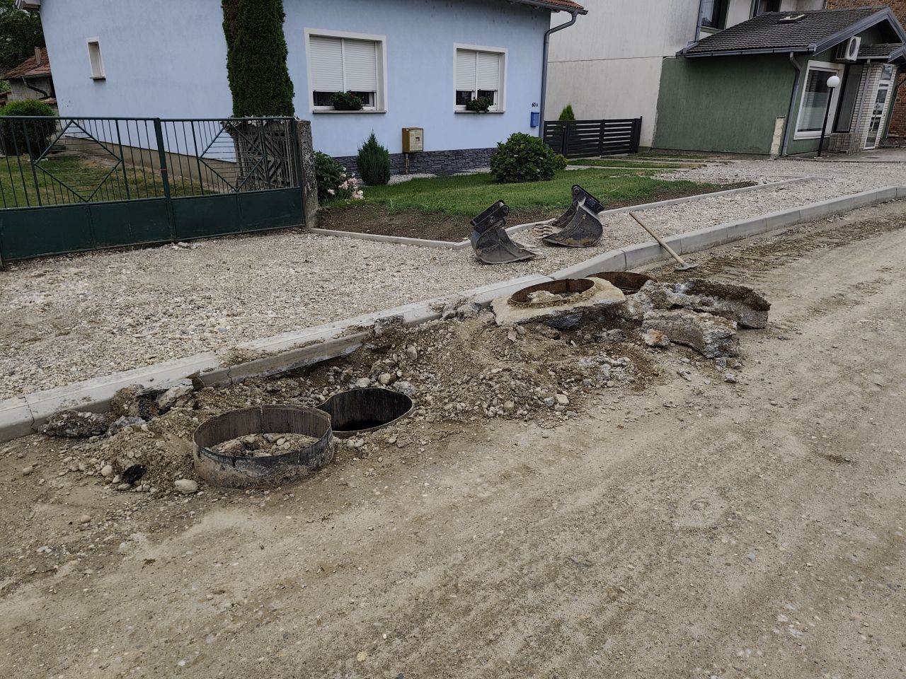 IVANOVEC Neoznačeni šahtovi potencijalni su recept za tragediju (4) IVANOVEC Neoznačeni šahtovi potencijalni su recept za tragediju (4)