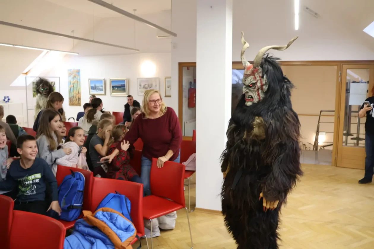 Ide Krampus, krampus, sveti nikola, prelog, KIČ Prelog, slikovnica, 5.12.2025 (35)