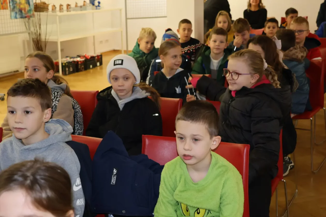 Ide Krampus, krampus, sveti nikola, prelog, KIČ Prelog, slikovnica, 5.12.2025 (7)