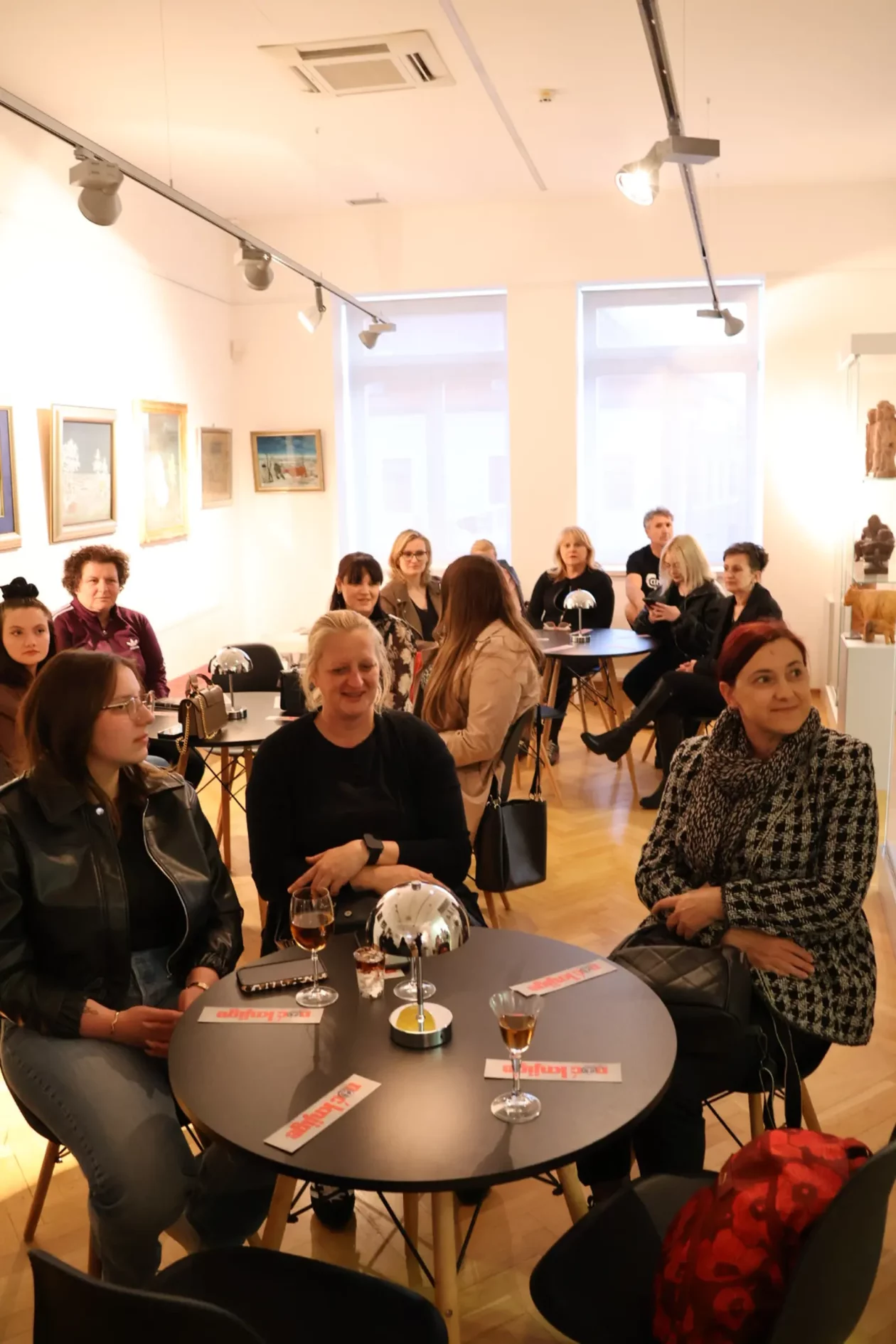 Inna Moore, Noć knjige, Prelog (9)