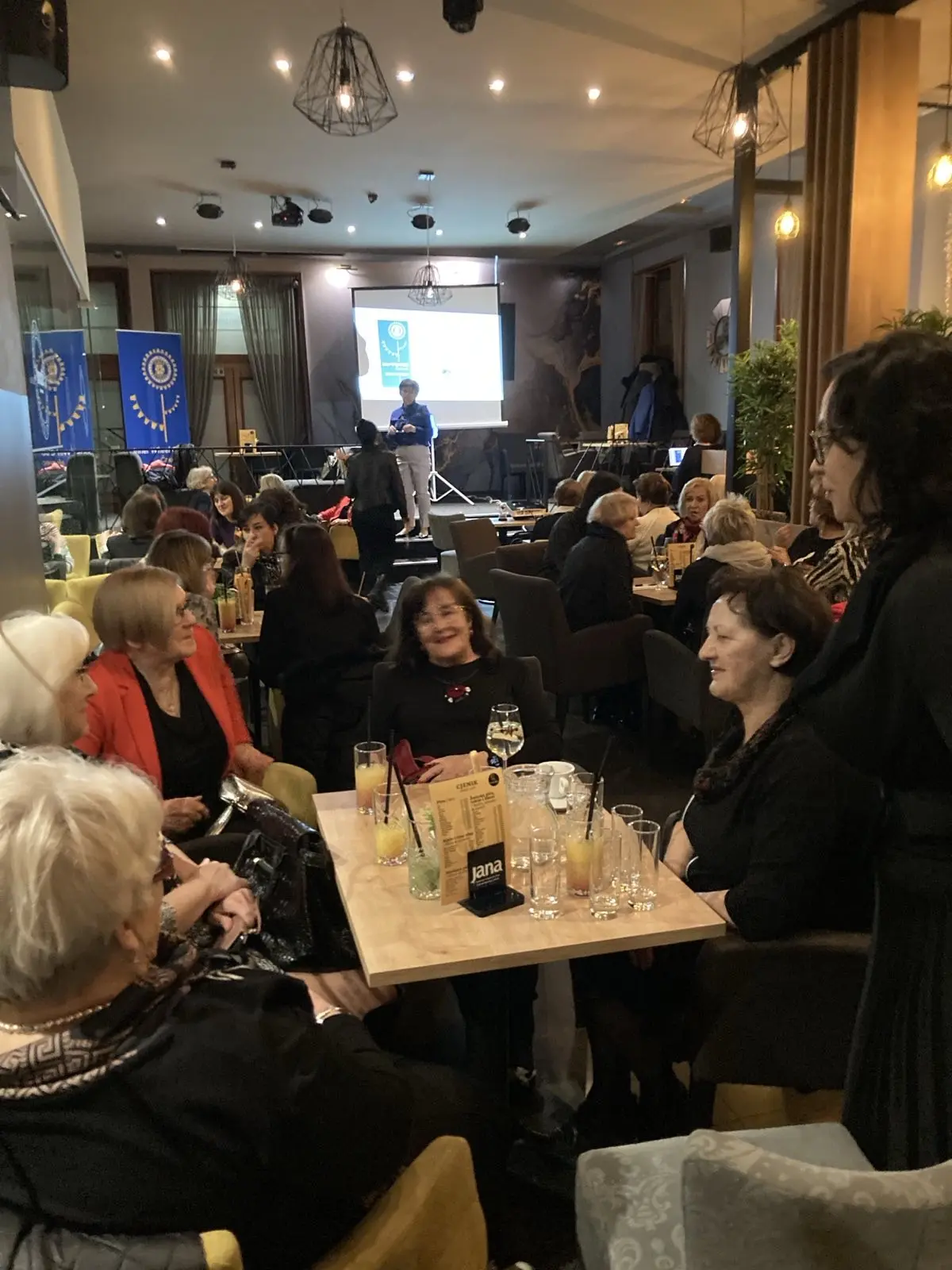 Inner wheel večer (2) Inner wheel večer (2)