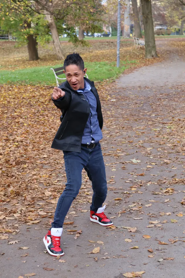 Isidro Valderama, Filipini, ples (11)